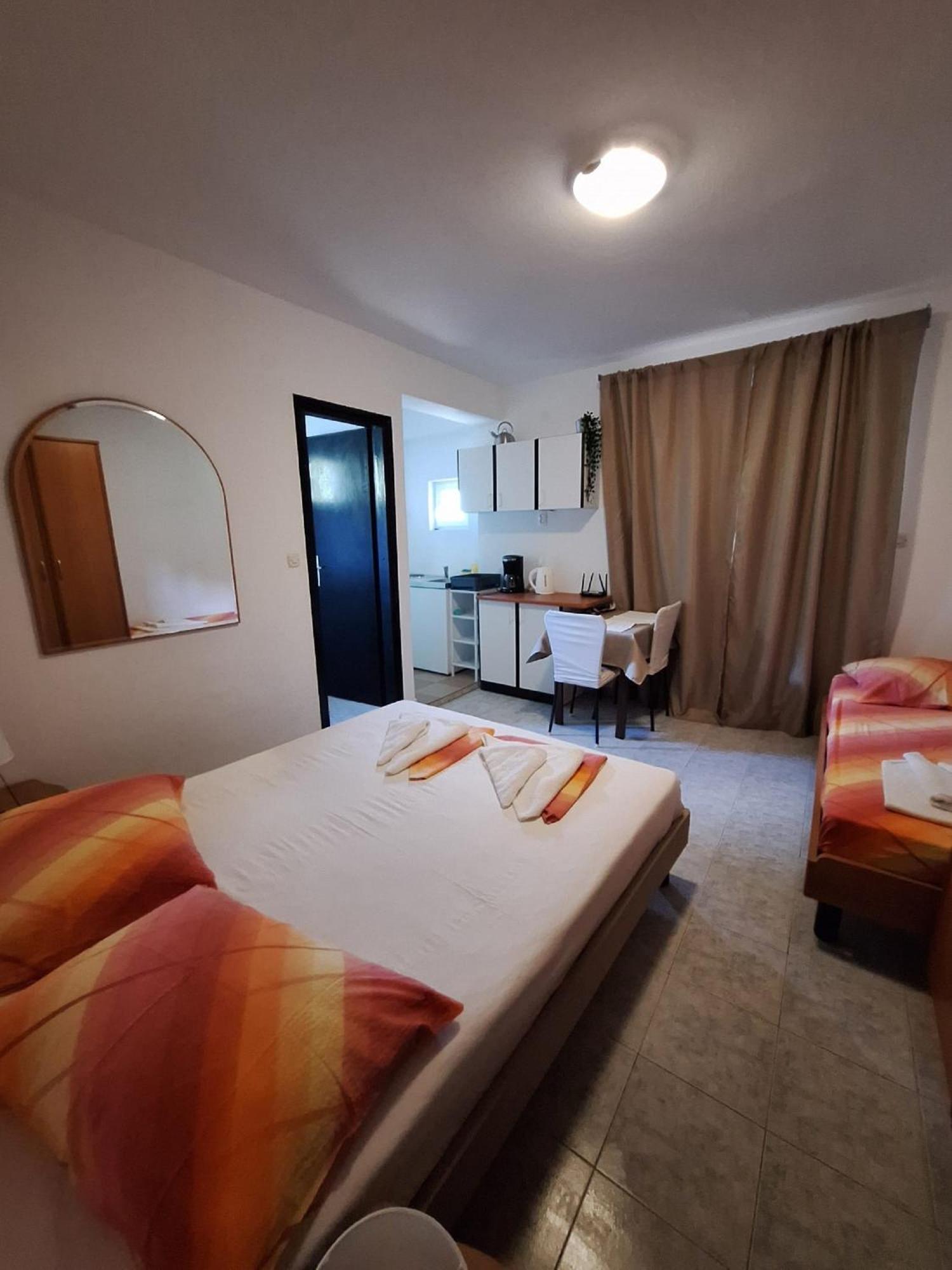 Apartments Dalmatin Zuljana Luaran gambar